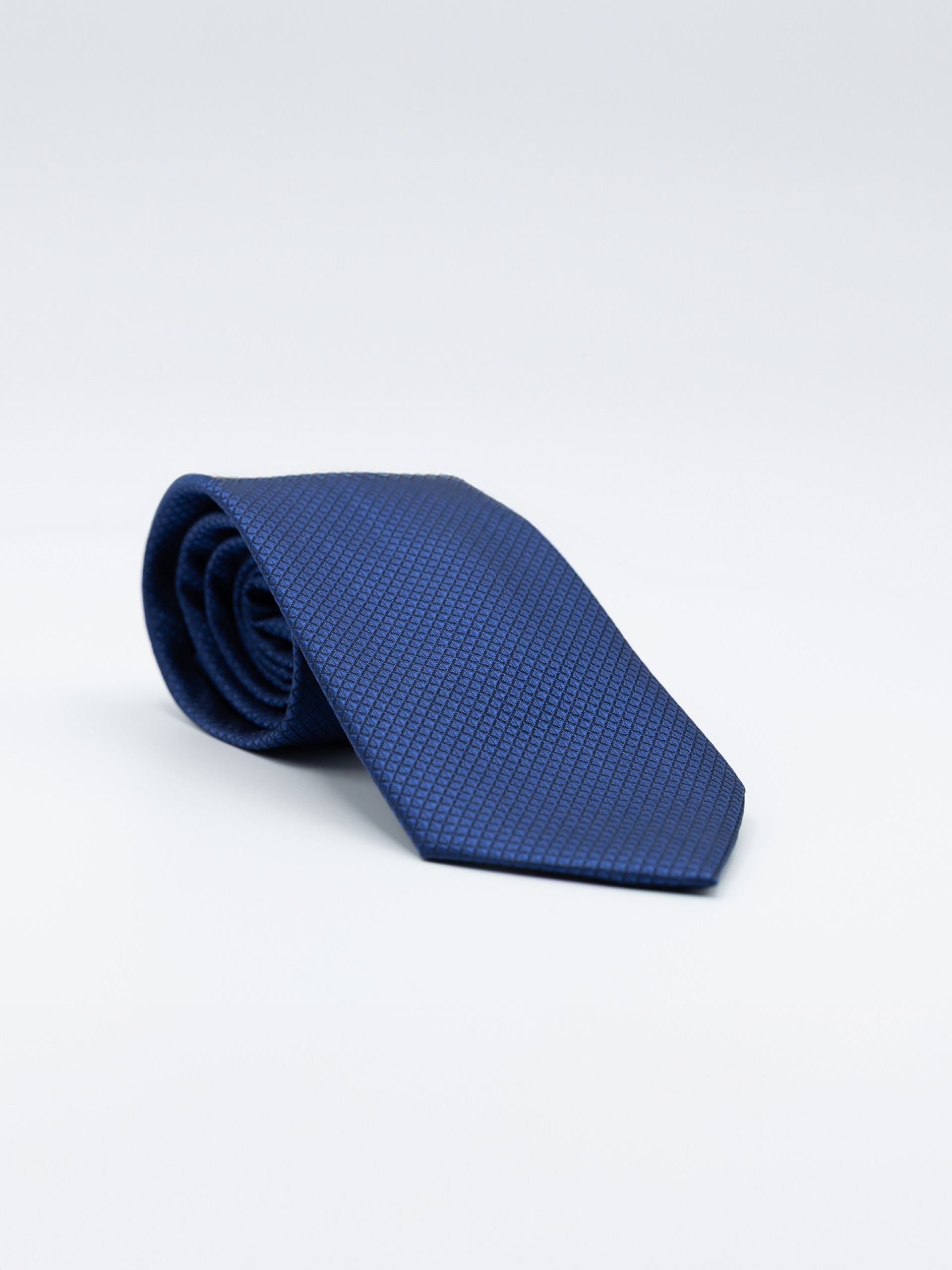 Elegant regular fit tie