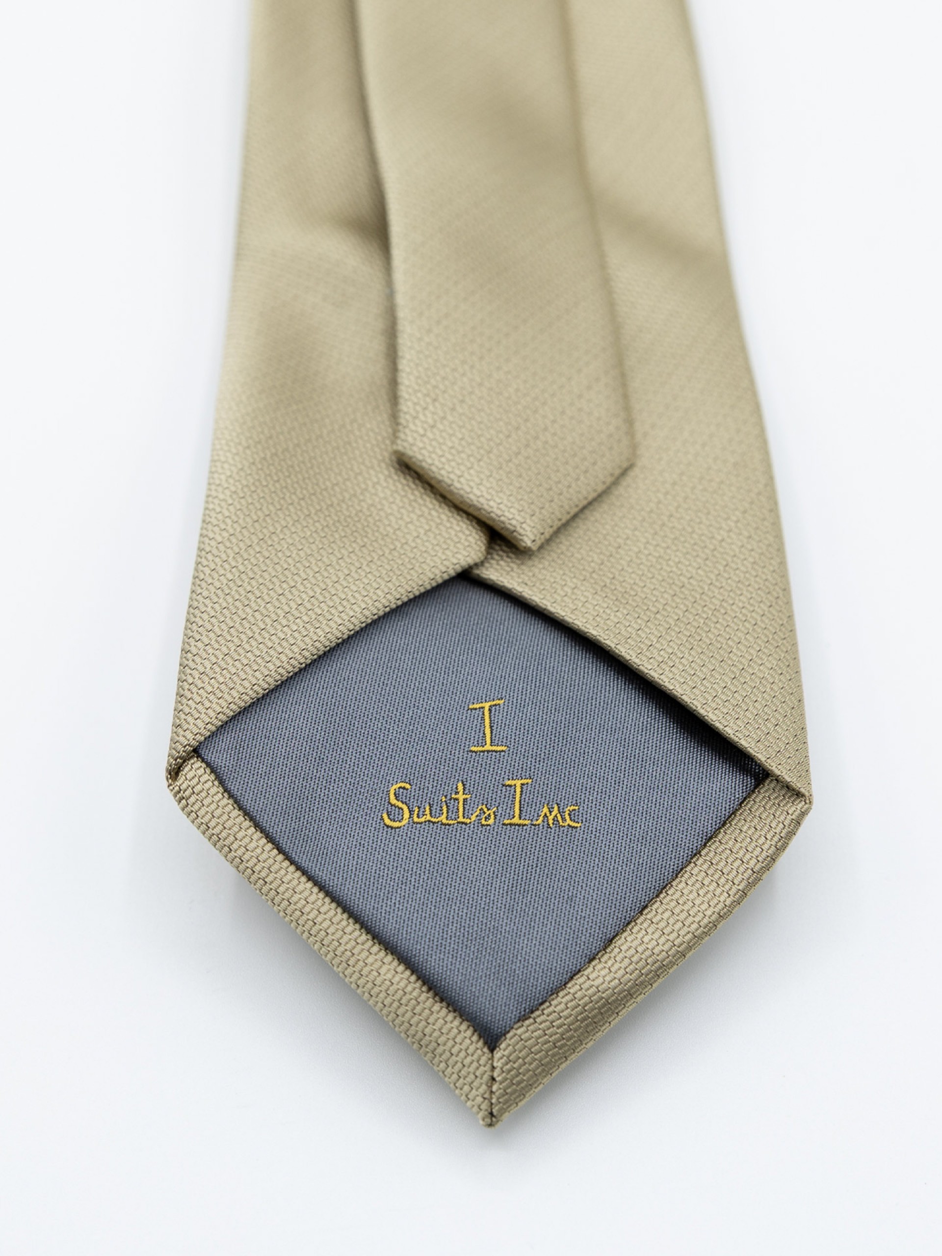 Elegant regular fit tie