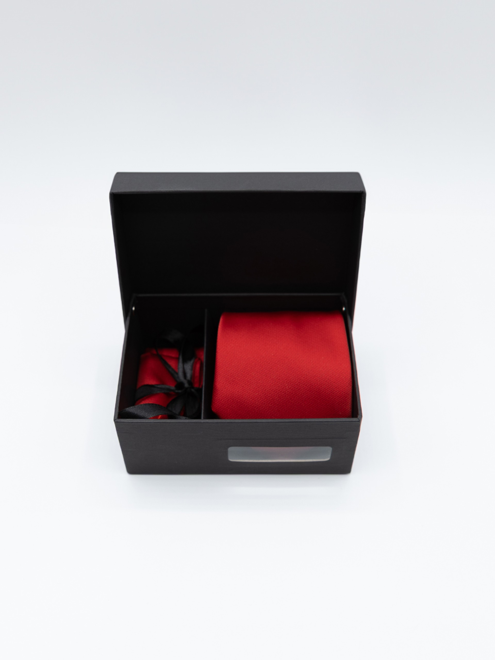 Tie and pocket square set