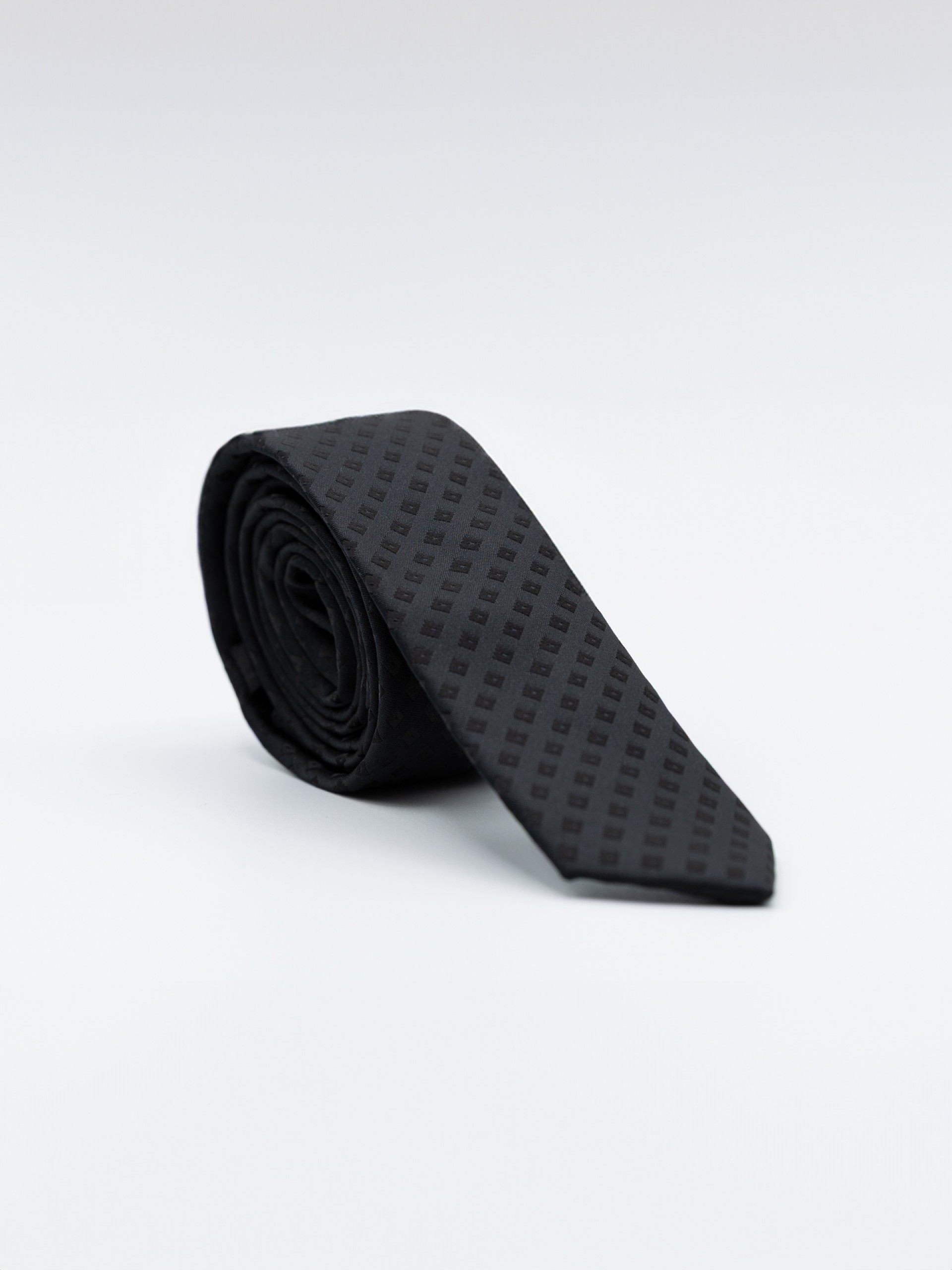 Elegant slim tie
