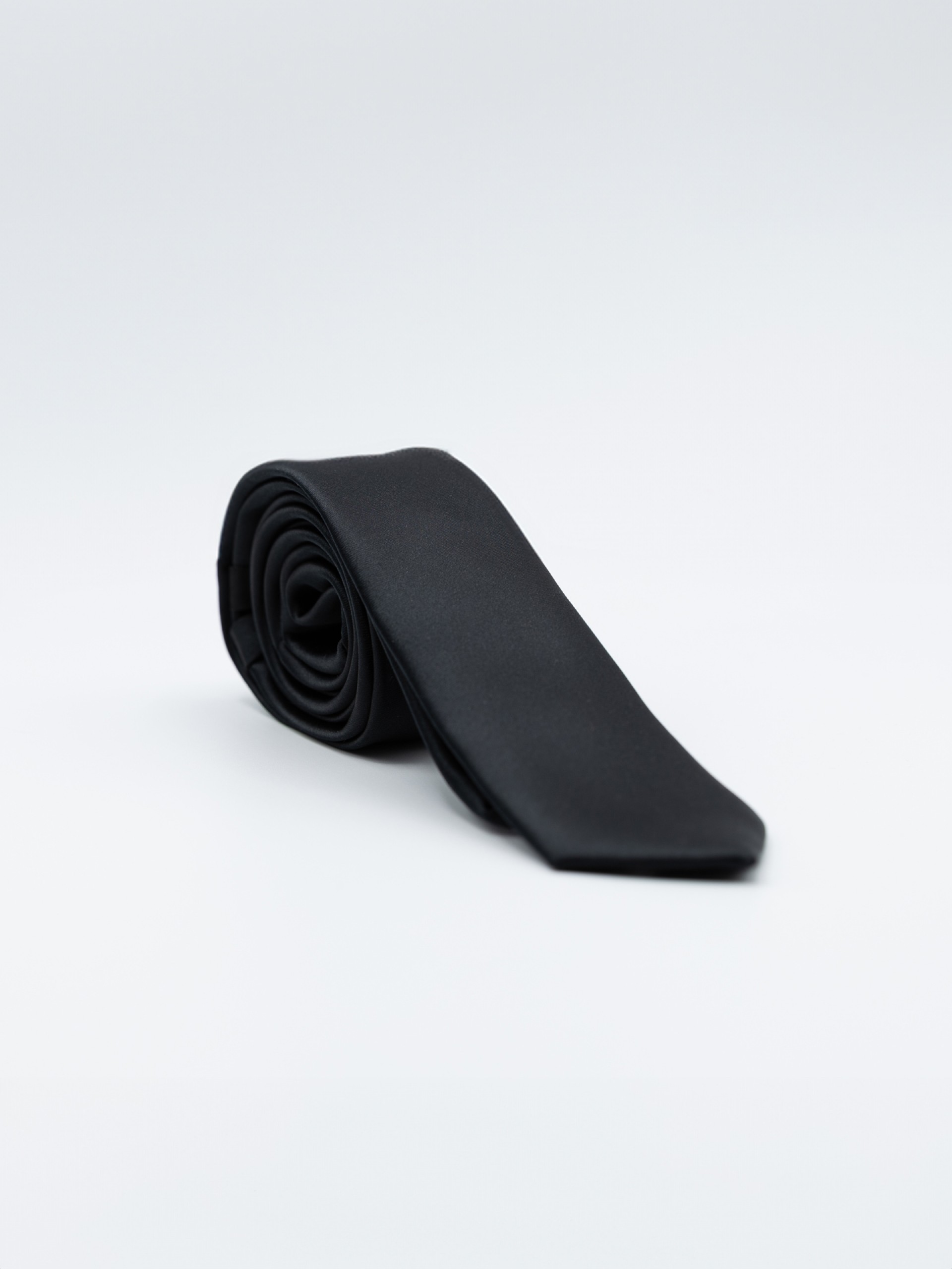 Elegant slim tie
