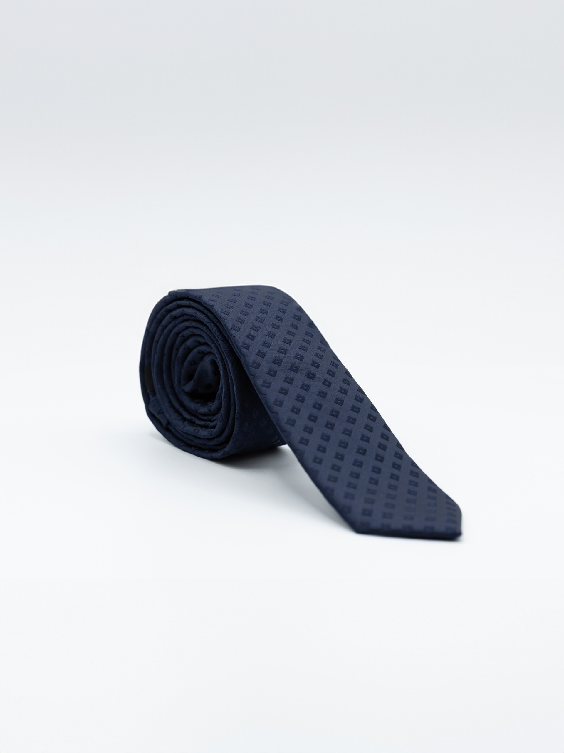 Elegant slim tie