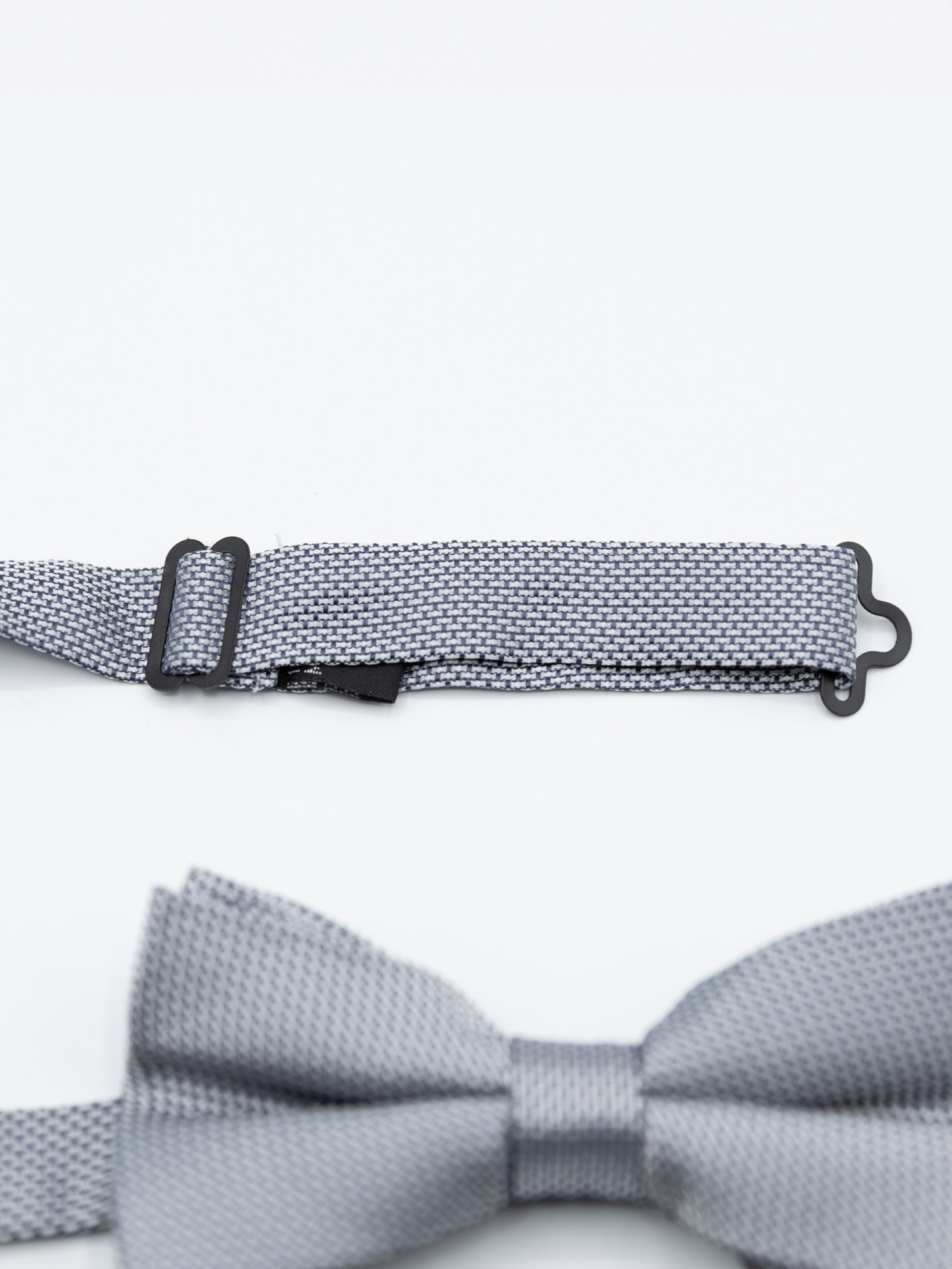 Bow tie with micro pattern