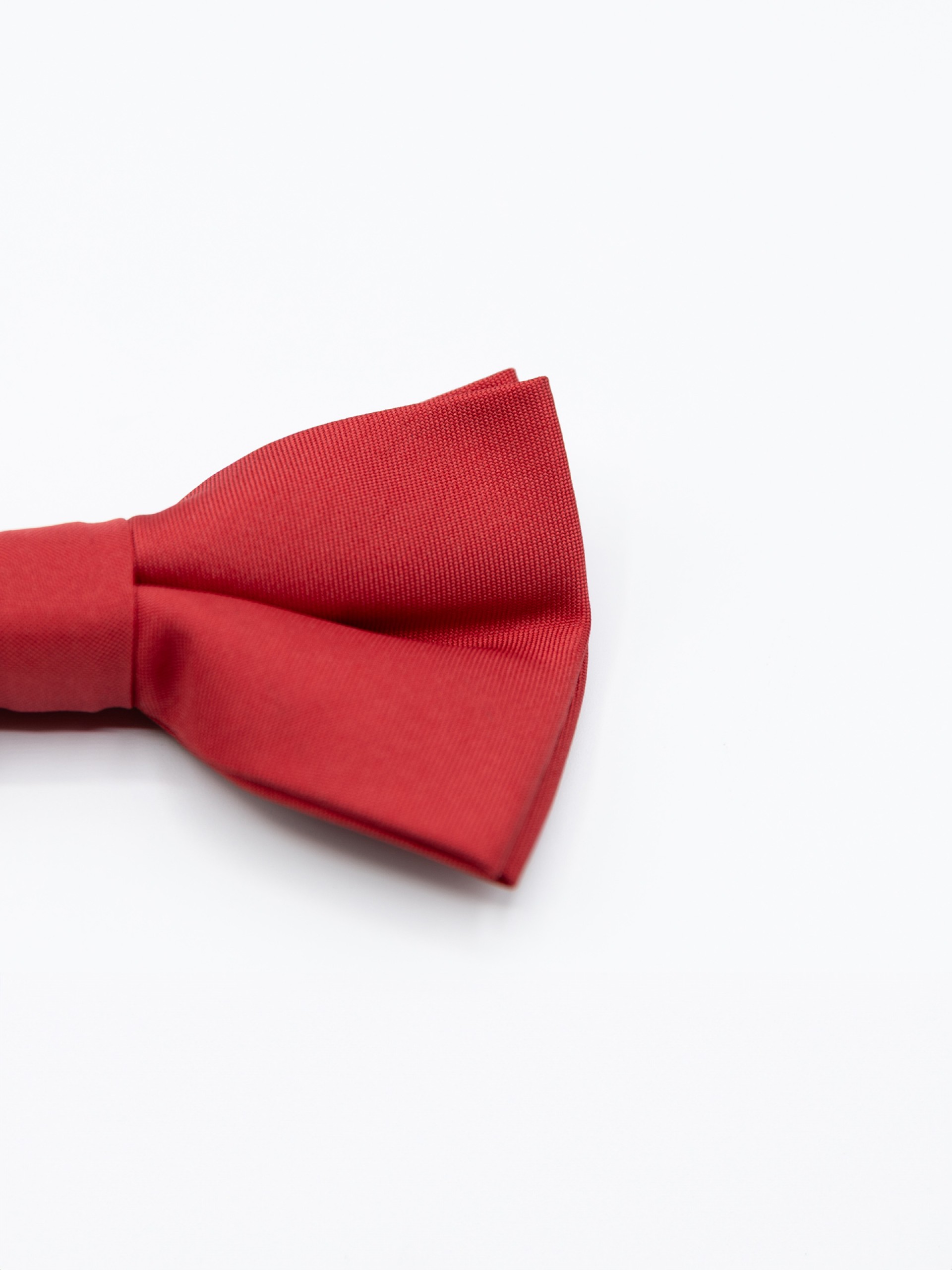 Plain bow tie