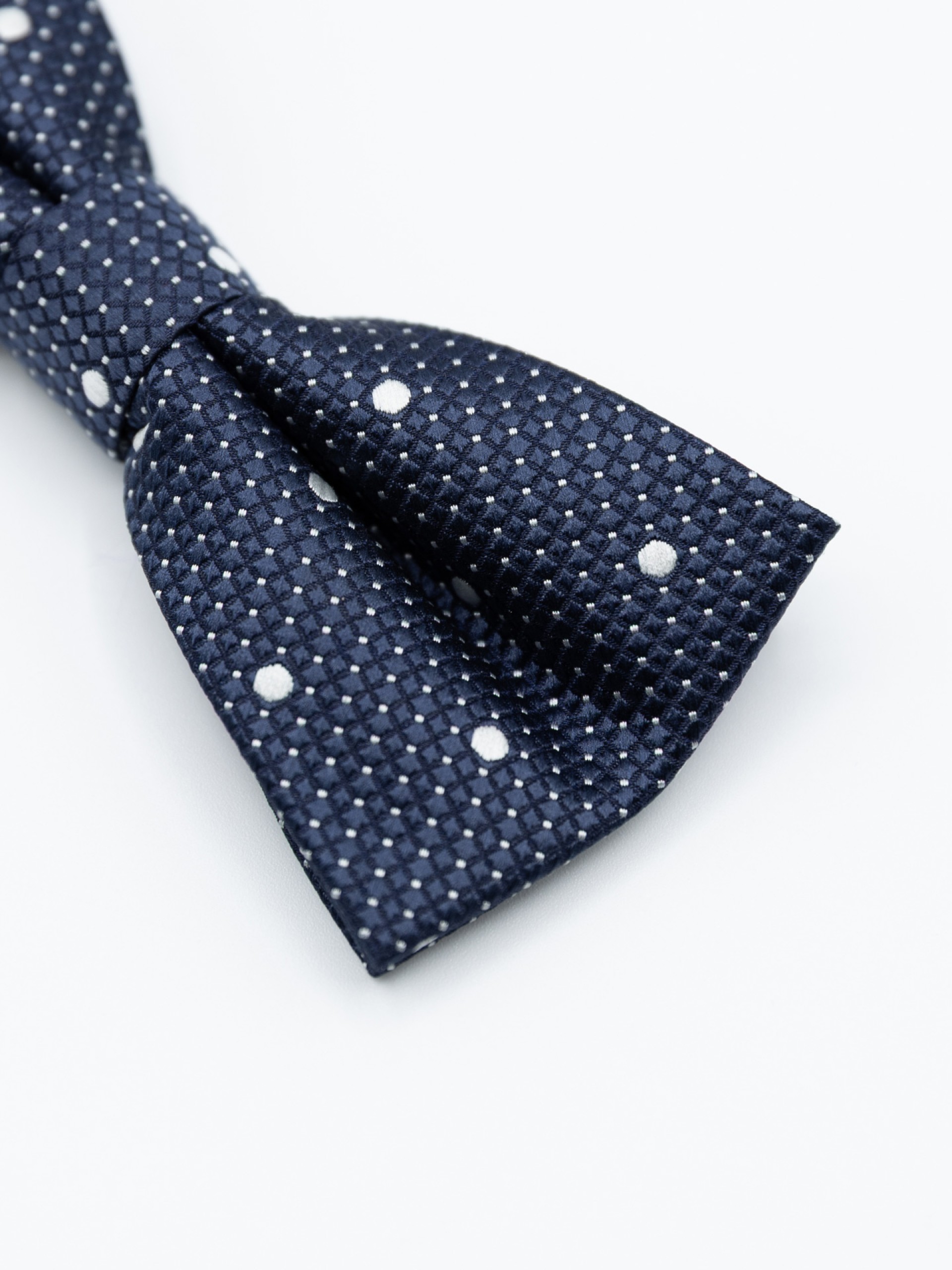 Bow tie with micro pattern