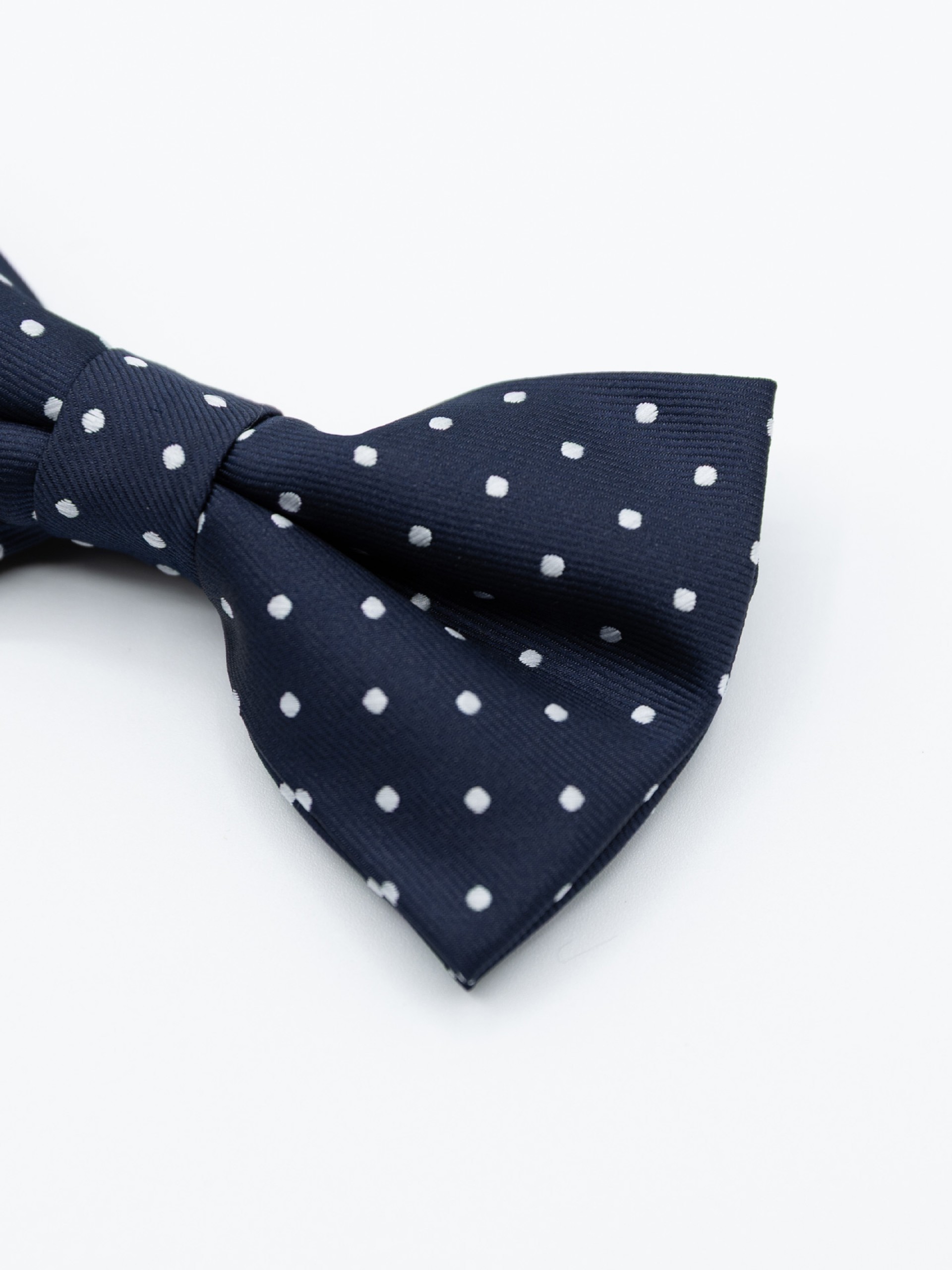 Bow tie with micro pattern