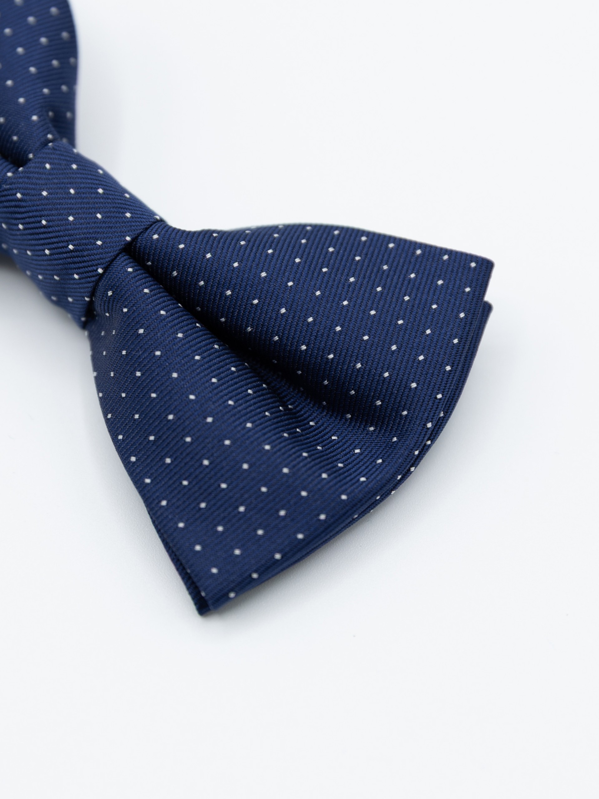 Bow tie with micro pattern