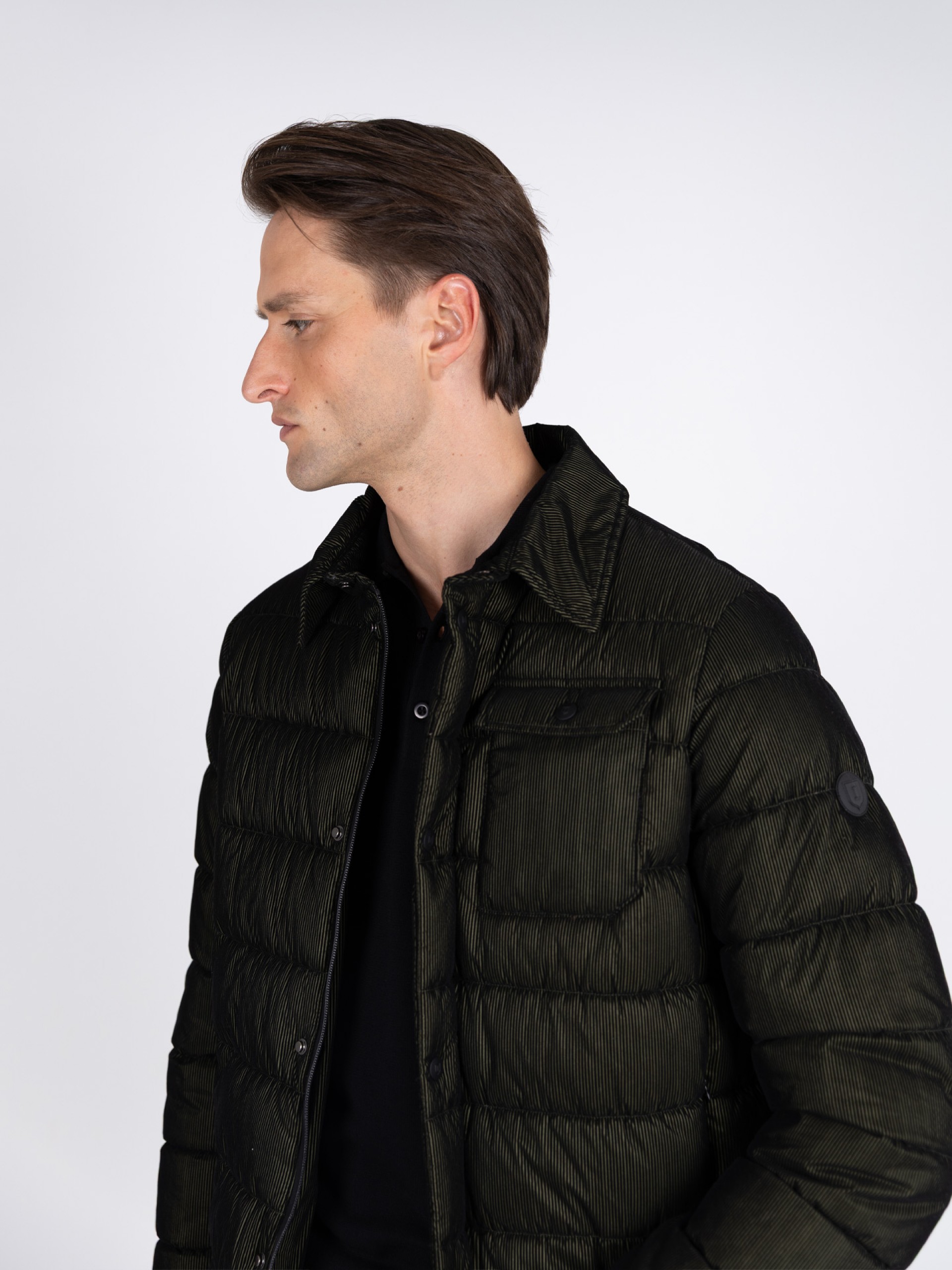 Padded jacket with a velvety touch.
