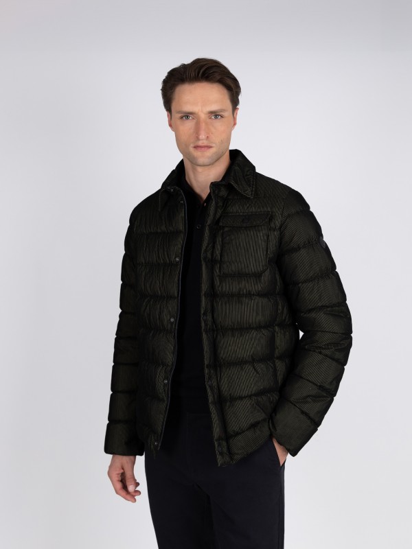 Padded jacket with a velvety touch.