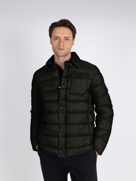 Chaqueta acolchada con tacto aterciopelado. Chaqueta acolchada con tacto aterciopelado.