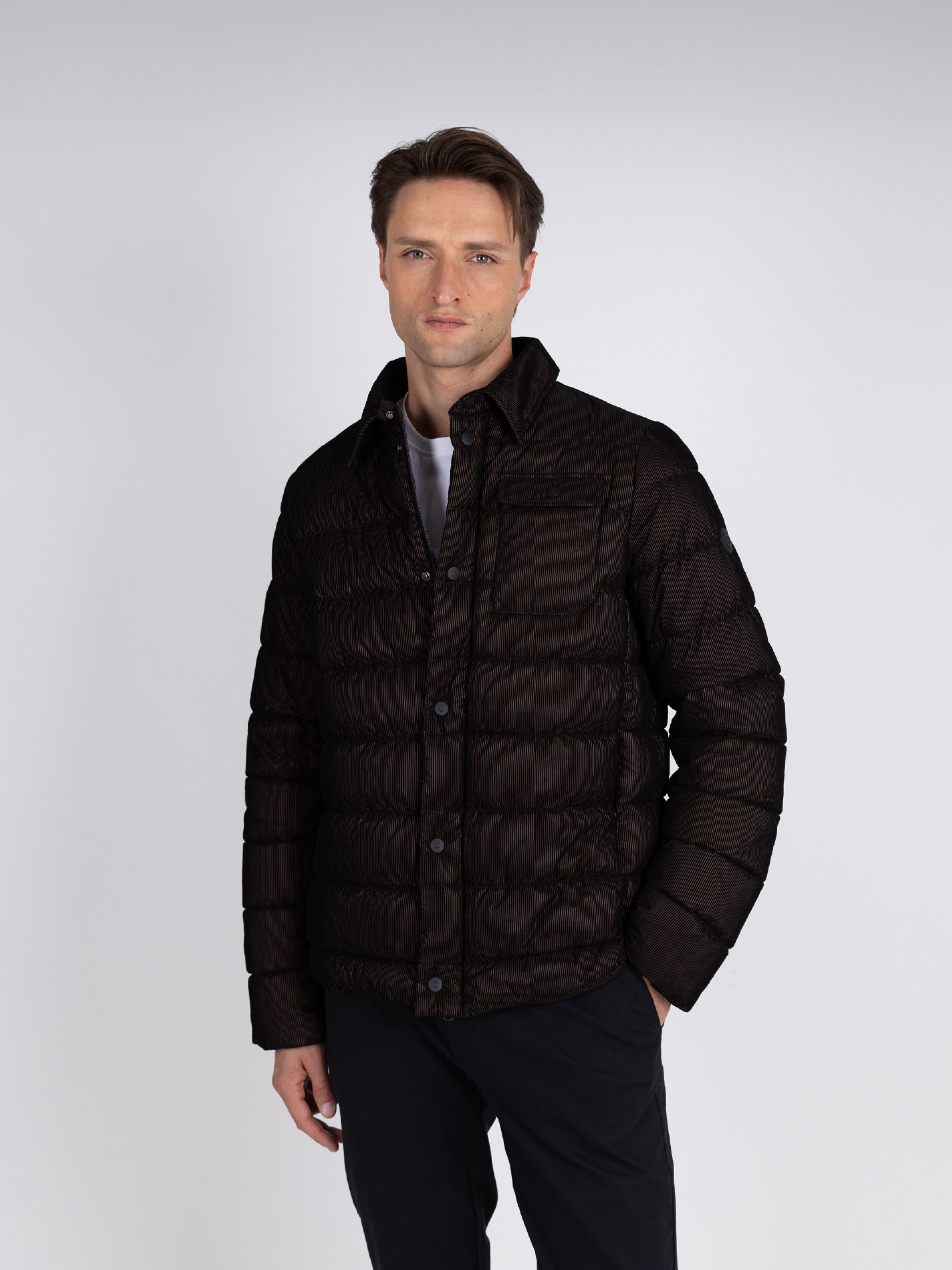 Padded jacket with a velvety touch.