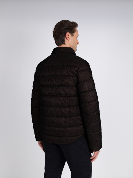 Chaqueta acolchada con tacto aterciopelado. Chaqueta acolchada con tacto aterciopelado.