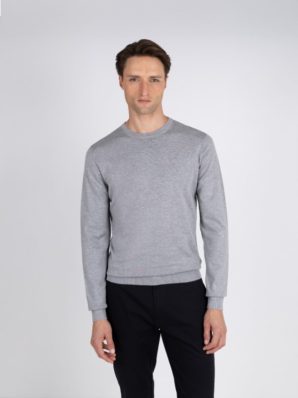 Knitted sweater with a round neck