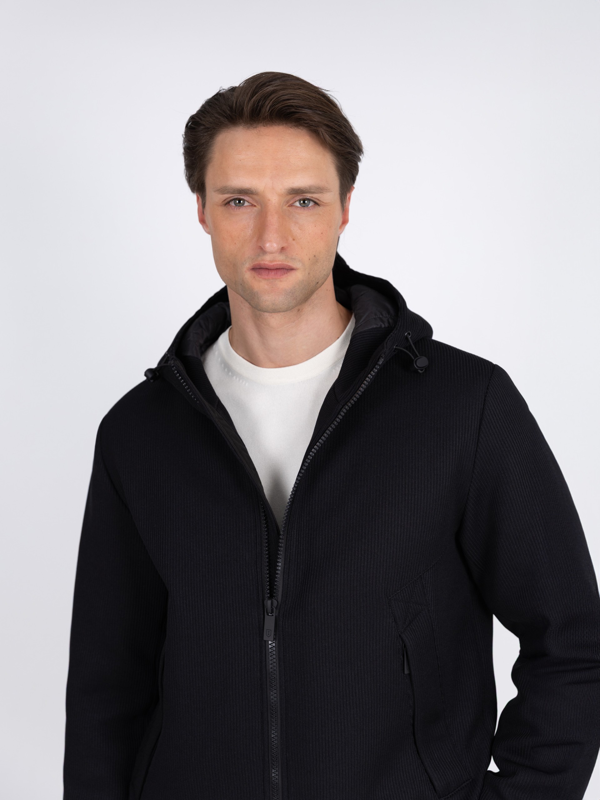 Cazadora de punto con capucha