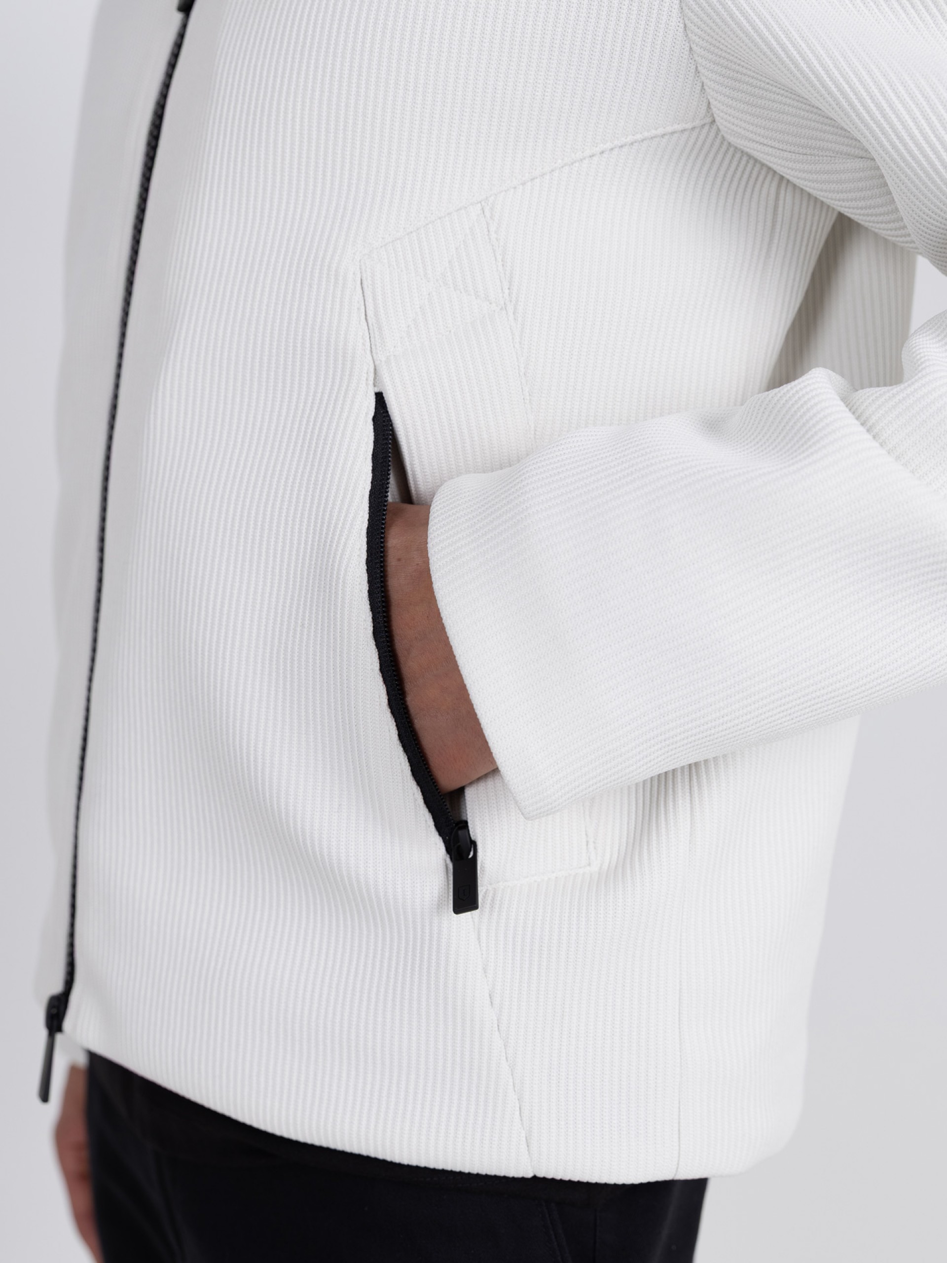 Cazadora de punto con capucha