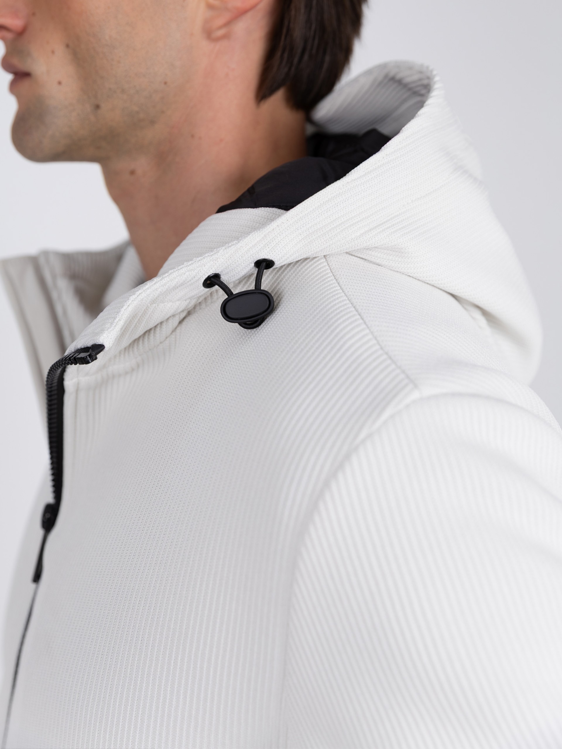 Cazadora de punto con capucha