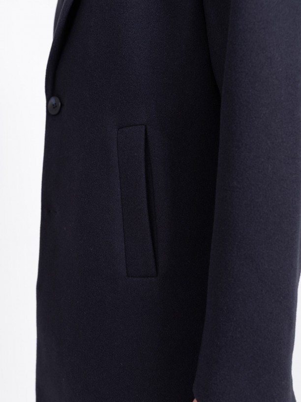 Sobretodo con solapa clásica Sobretodo con solapa clásica