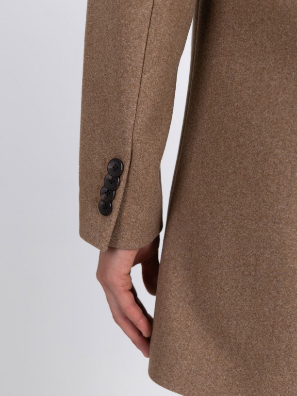 Sobretodo con solapa clásica Sobretodo con solapa clásica