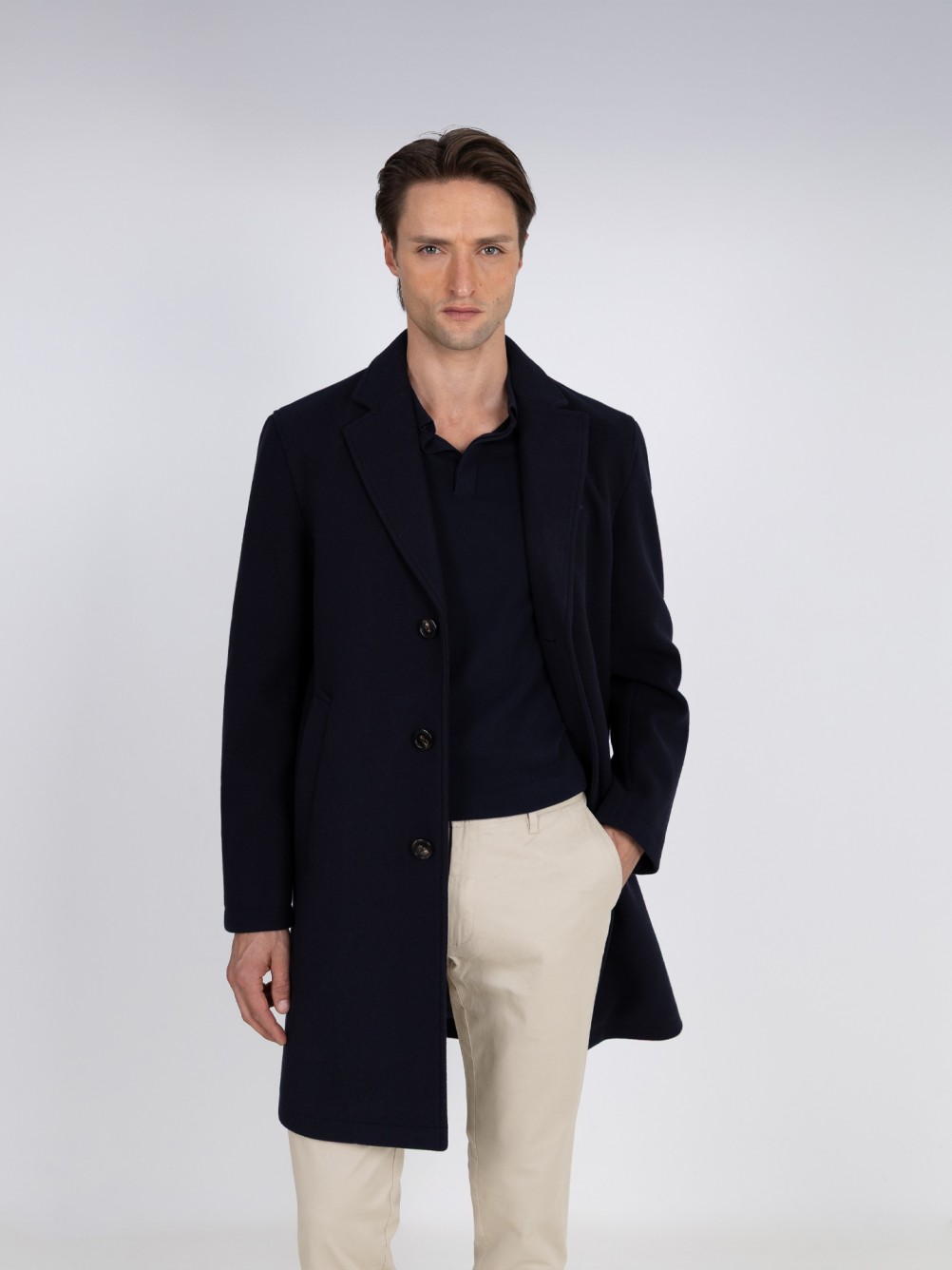 Sobretudo slim fit lapela clássica