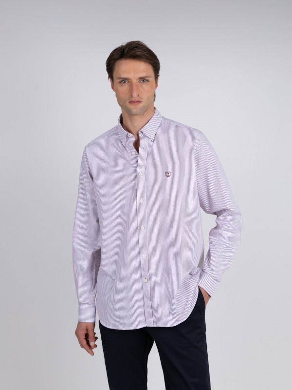 Camisa com padro de riscas