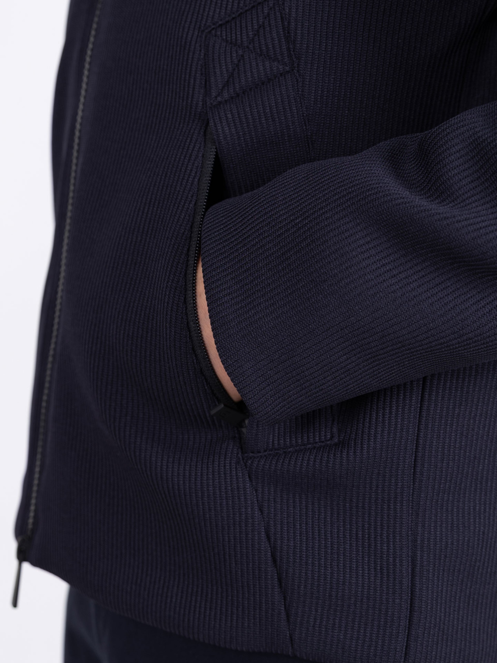 Cazadora de punto con capucha