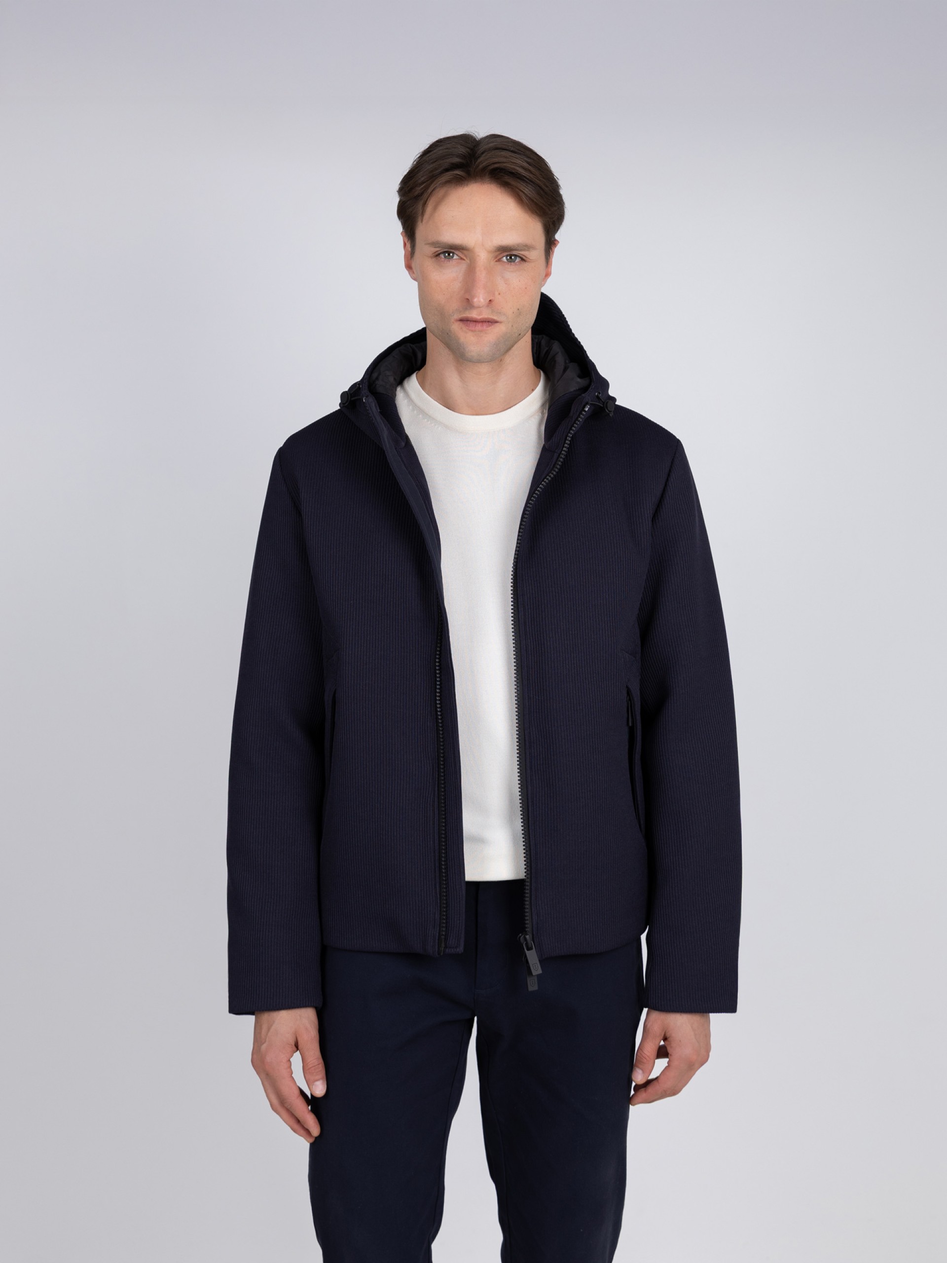 Cazadora de punto con capucha