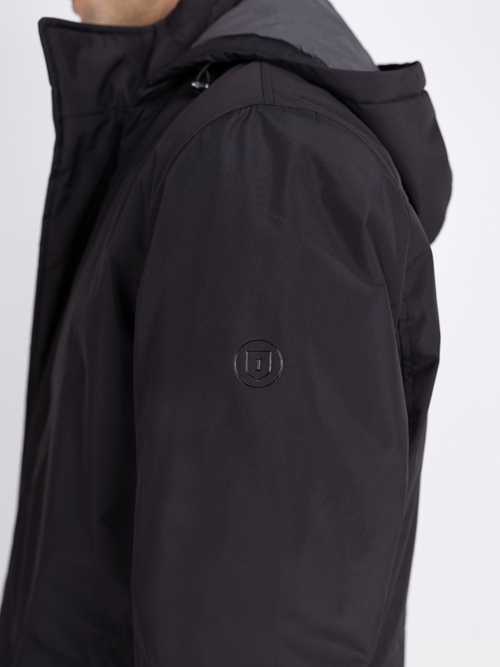 Parka técnica com capuz