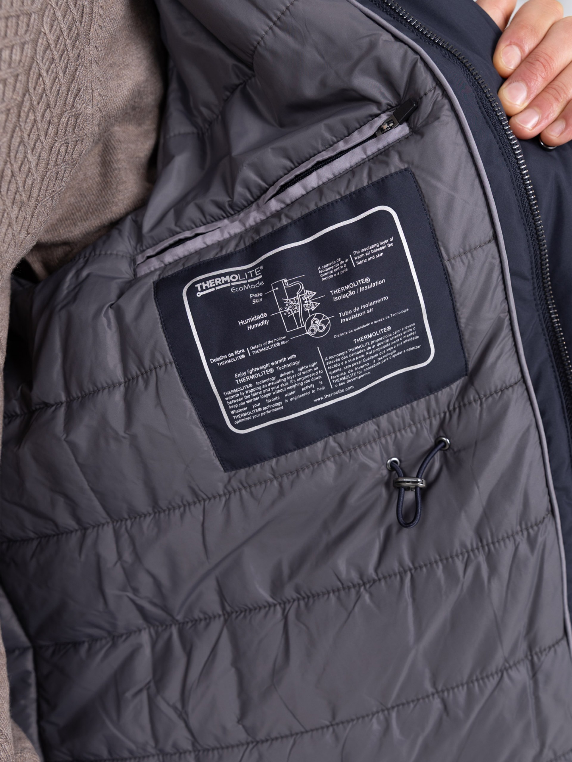Parka técnica com capuz