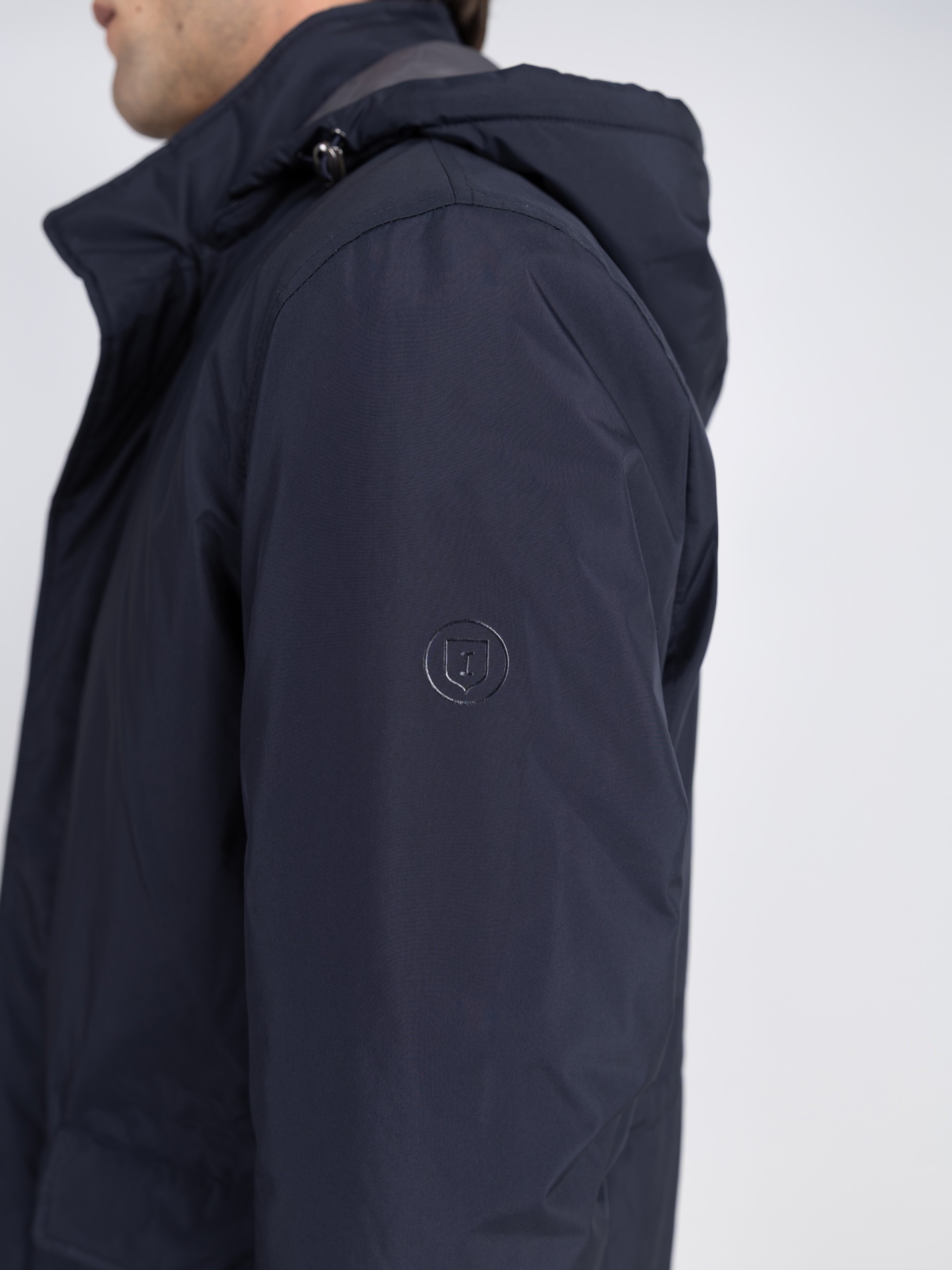 Parka técnica com capuz
