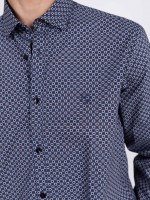 Camisa com padr�o casual