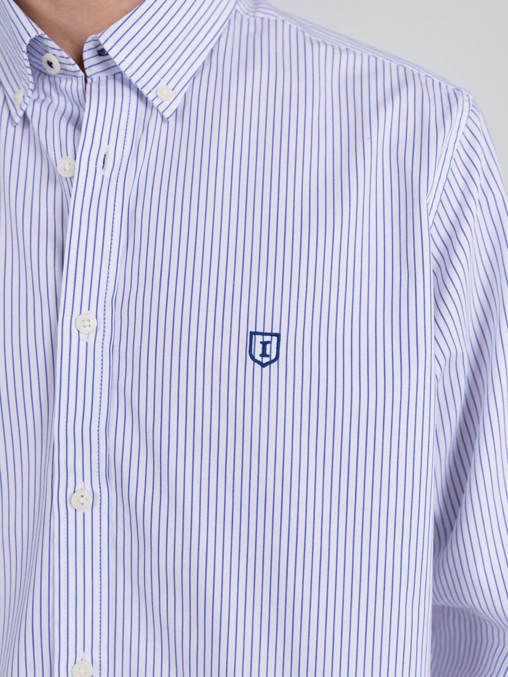 Camisa com padr�o de riscas