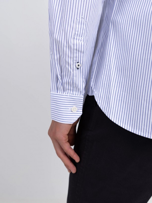Camisa con estampado de rayas