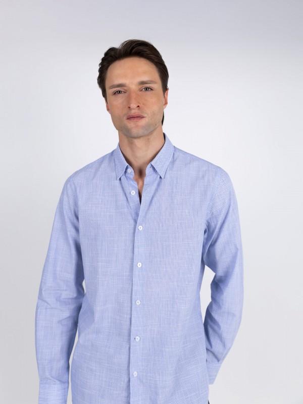 Camisa casual com padrão slim fit Camisa casual com padrão slim fit