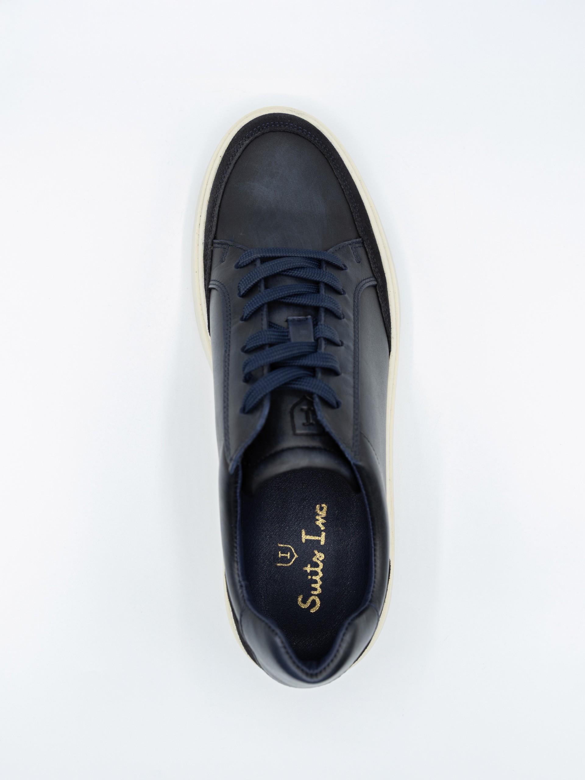 Zapatilla de piel serraje