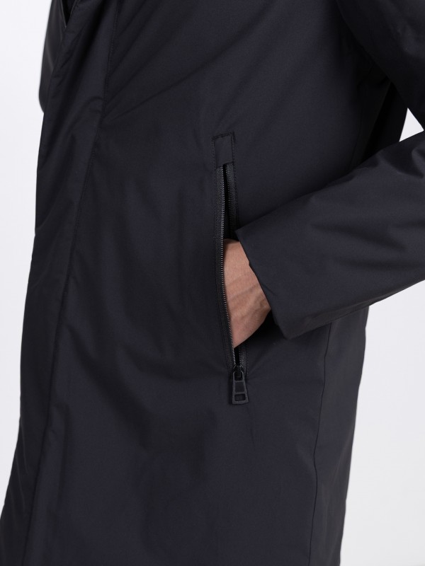 Parka técnica com capuz Parka técnica com capuz