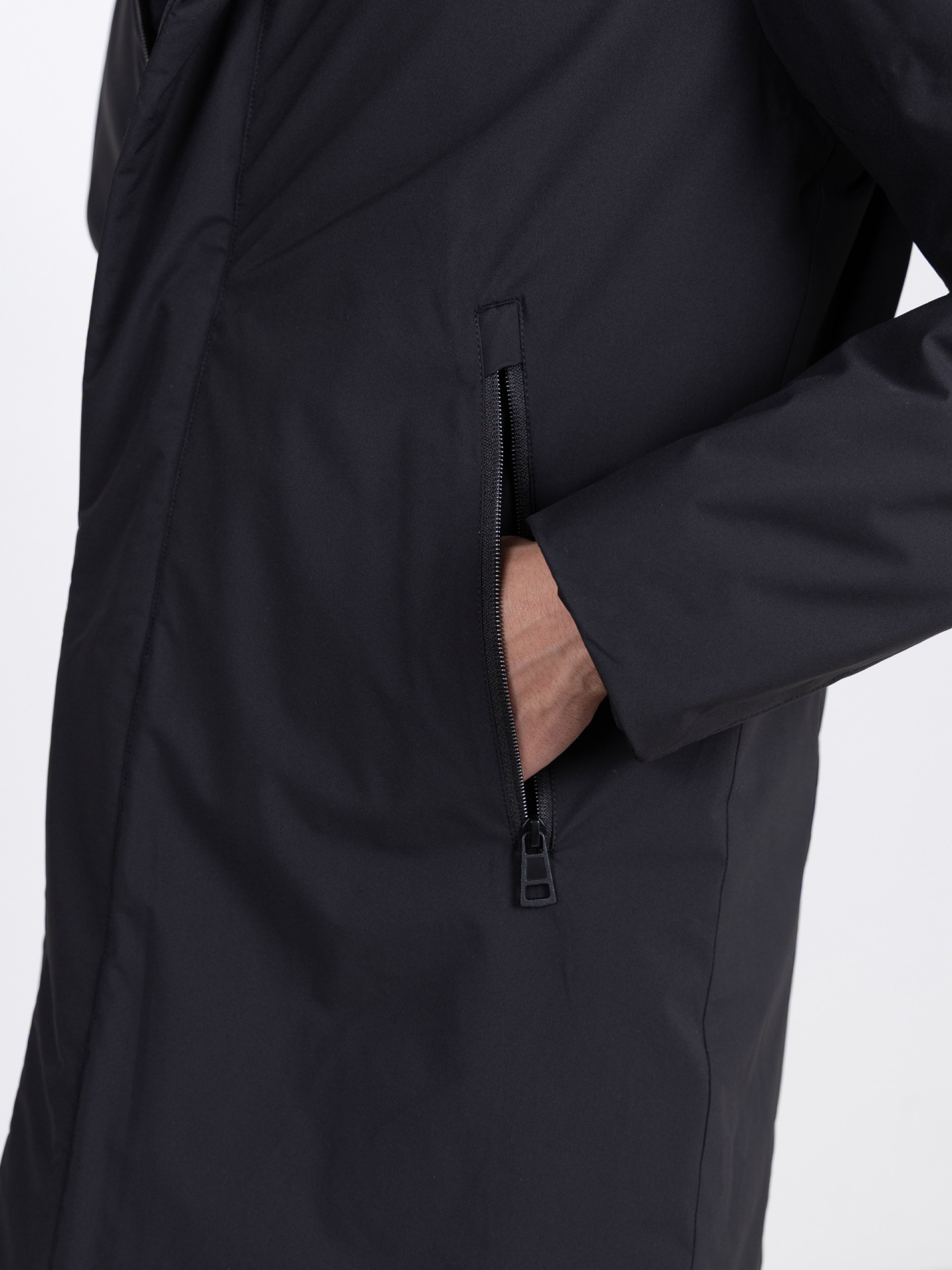 Parka técnica con capucha