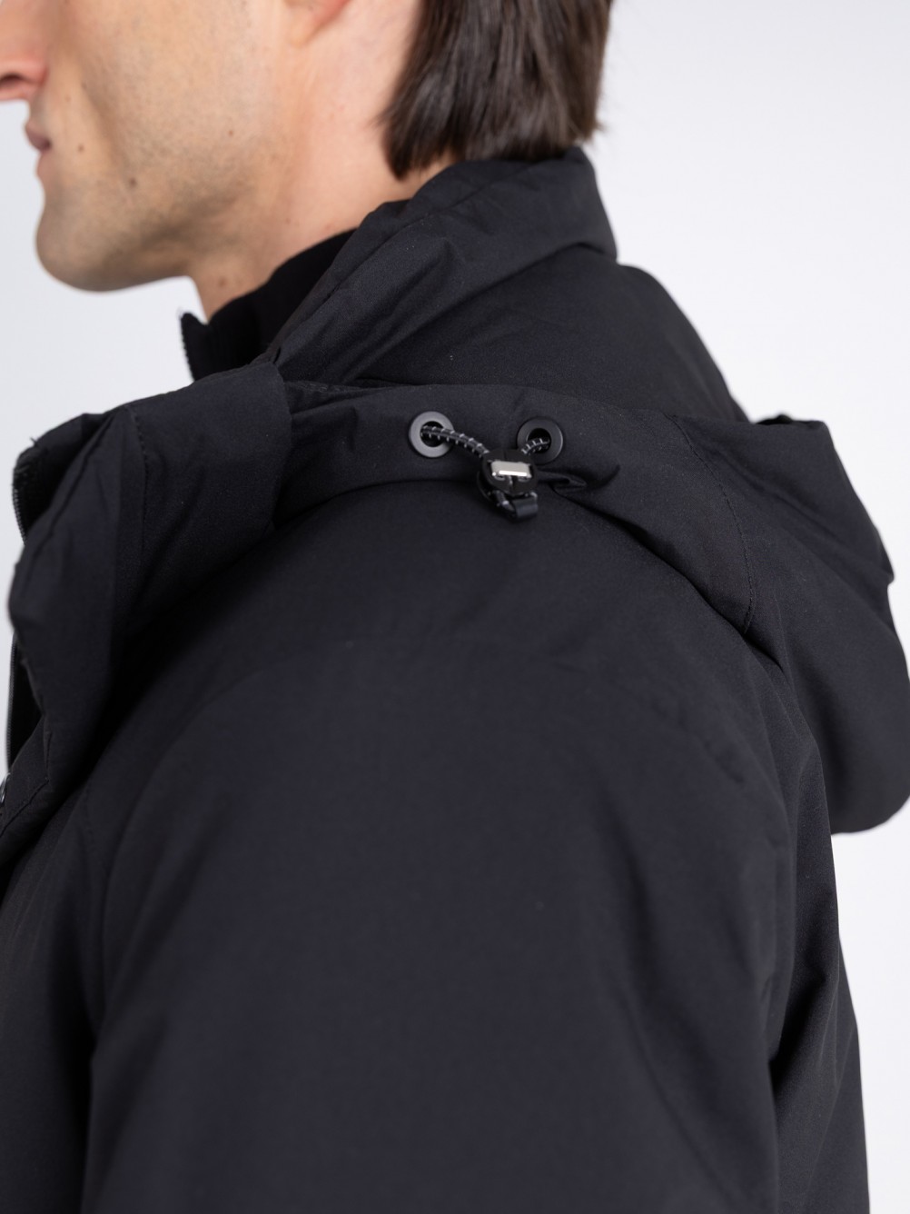 Parka técnica com capuz