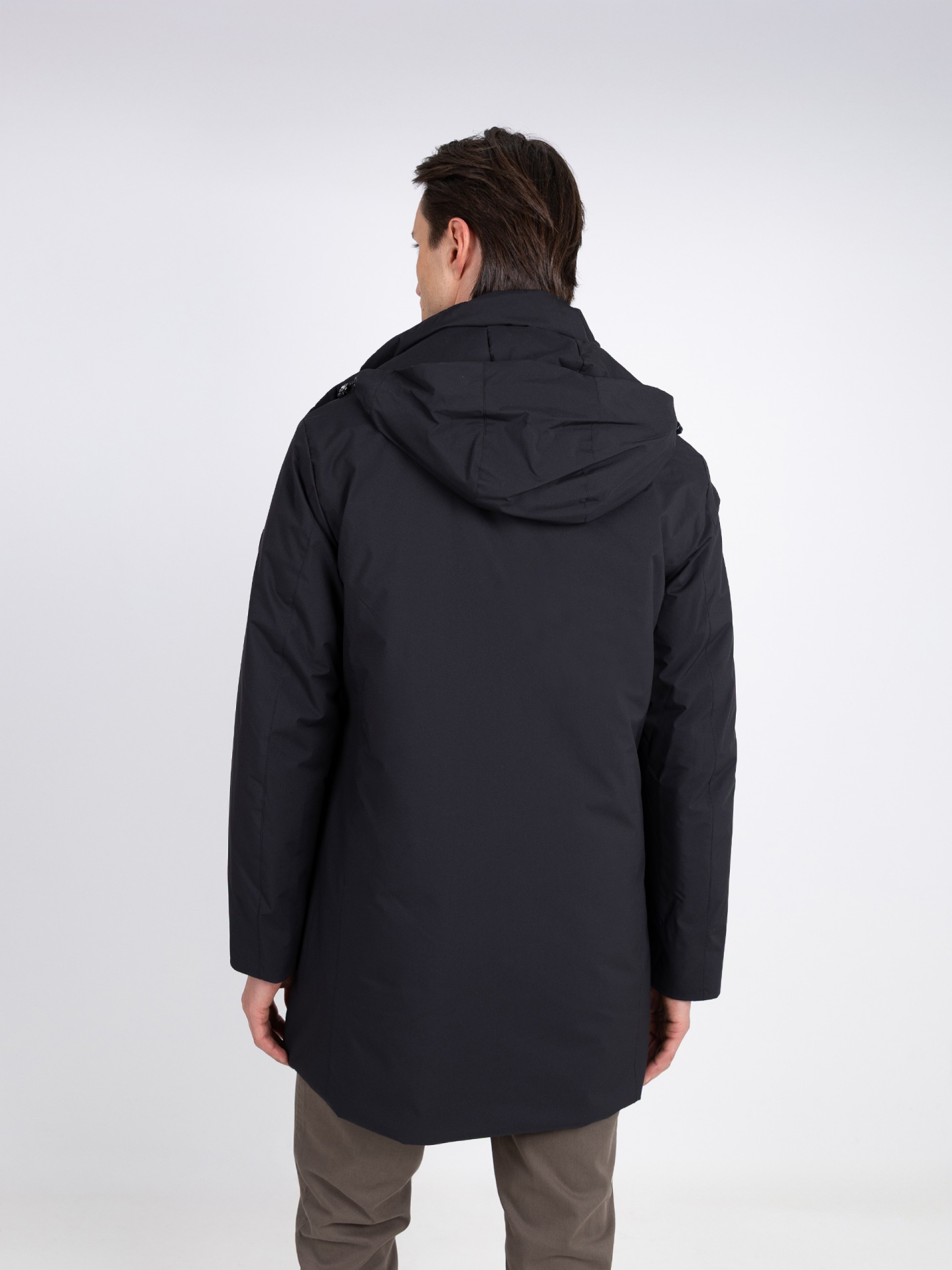 Parka técnica con capucha