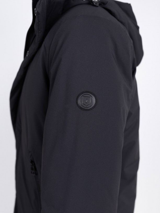 Parka tcnica com capuz