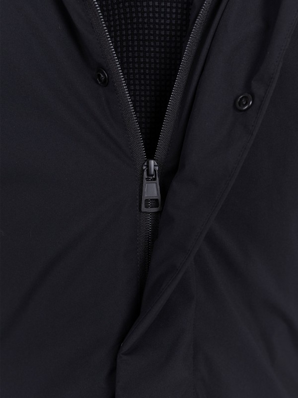 Parka técnica com capuz Parka técnica com capuz