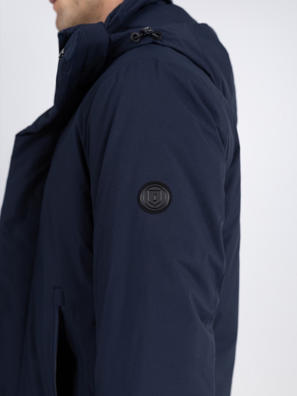 Parka técnica com capuz