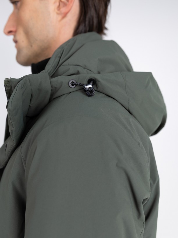 Parka tcnica con capucha