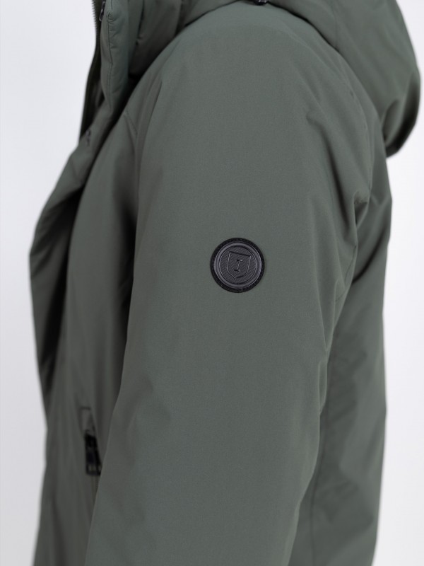 Parka técnica com capuz Parka técnica com capuz