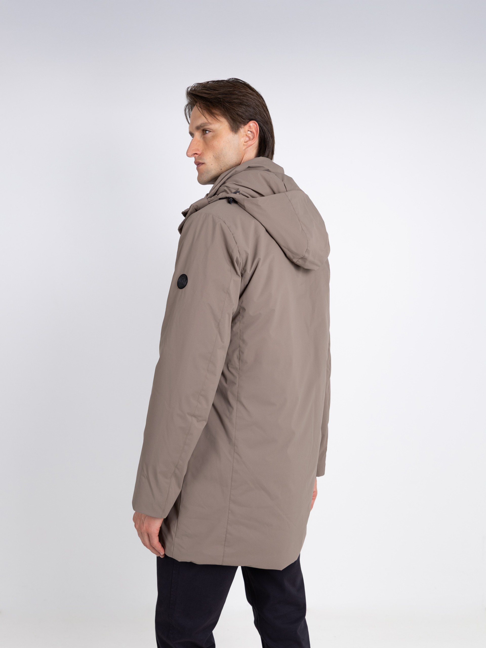 Parka técnica com capuz