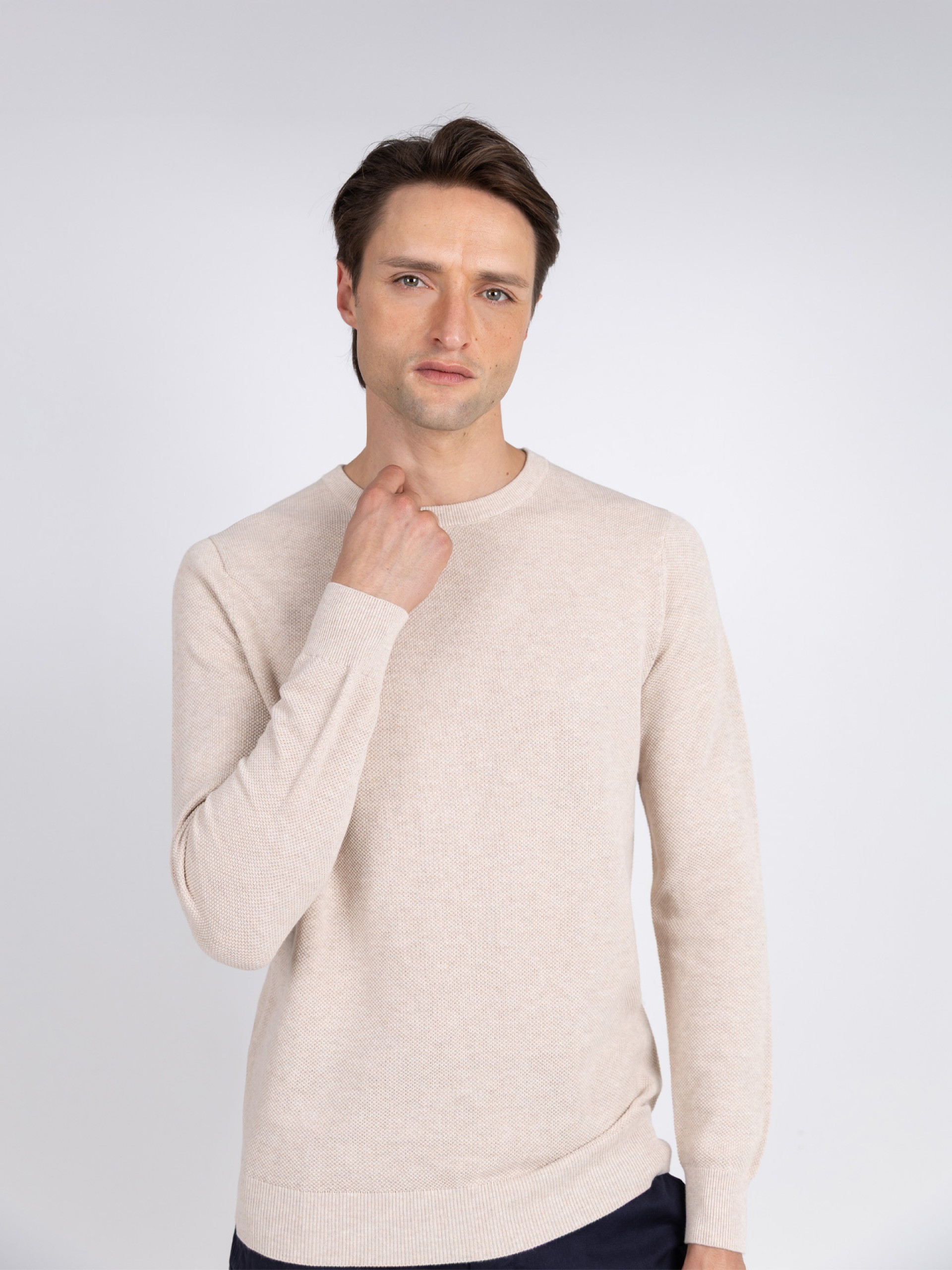 Cotton knit sweater with a round neck