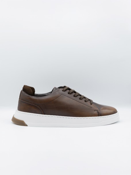 Polished leather ballet flat
