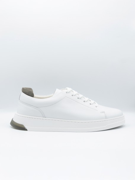 Polished leather ballet flat