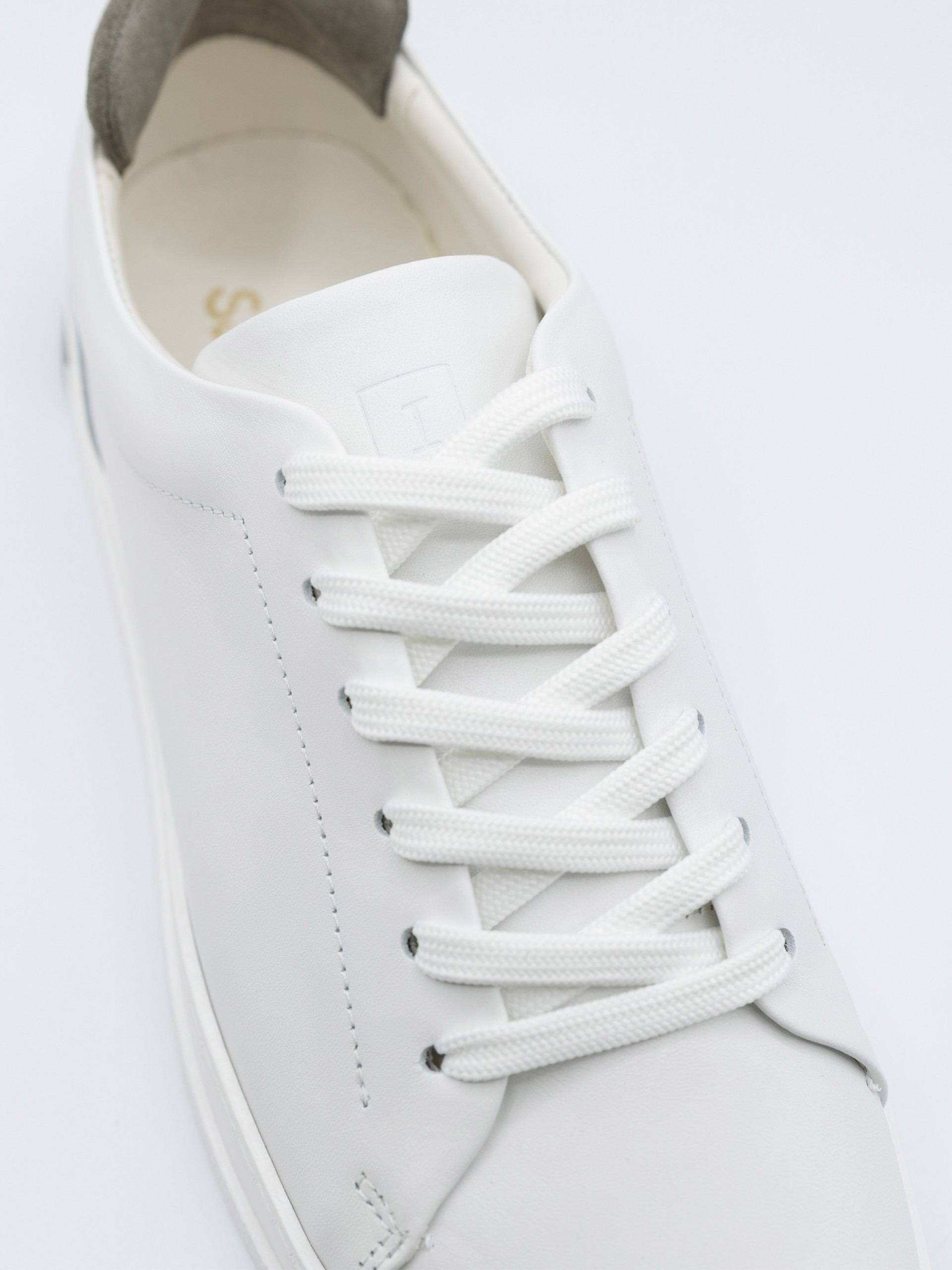 Polished leather ballet flat