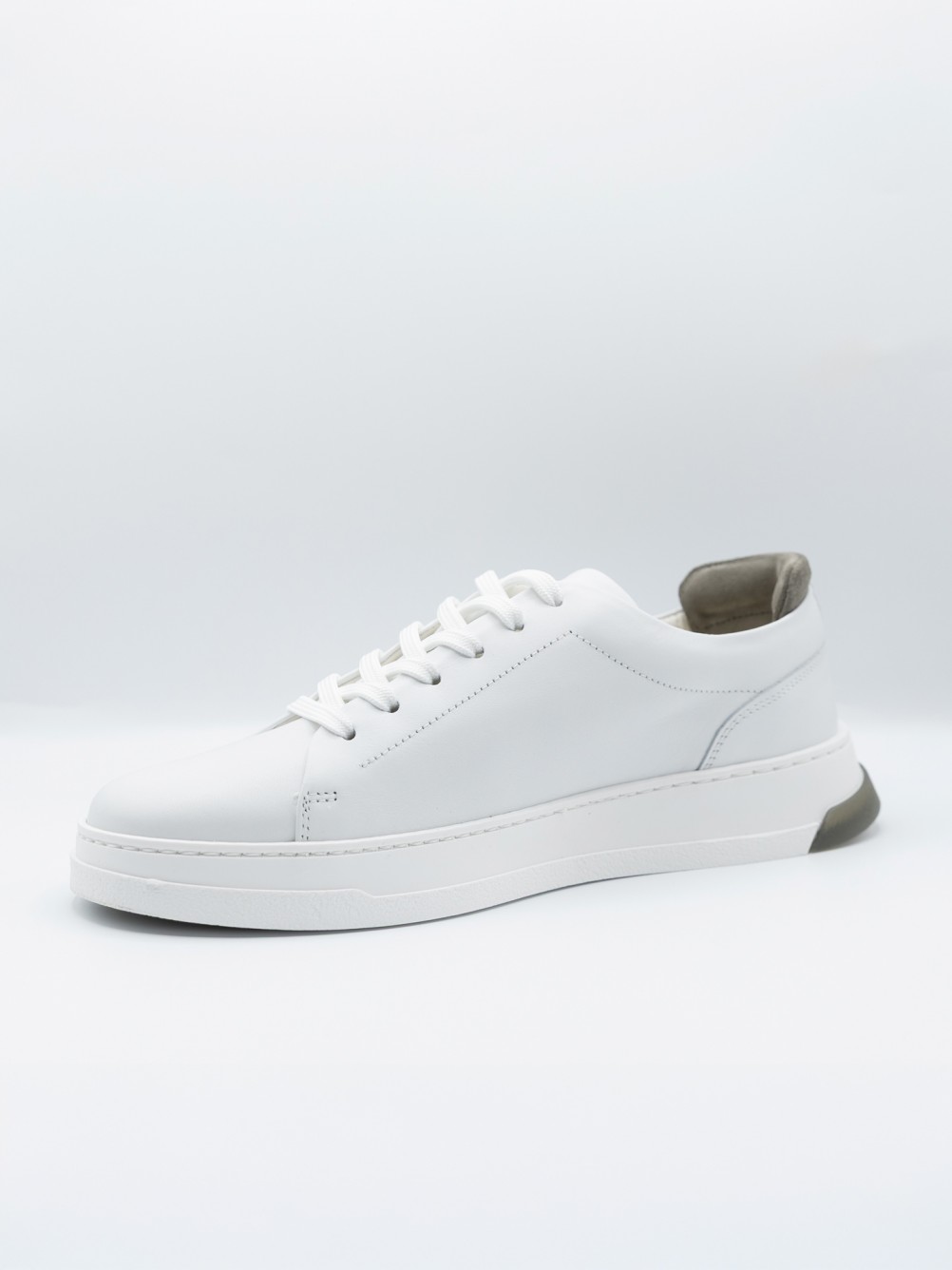 Polished leather ballet flat