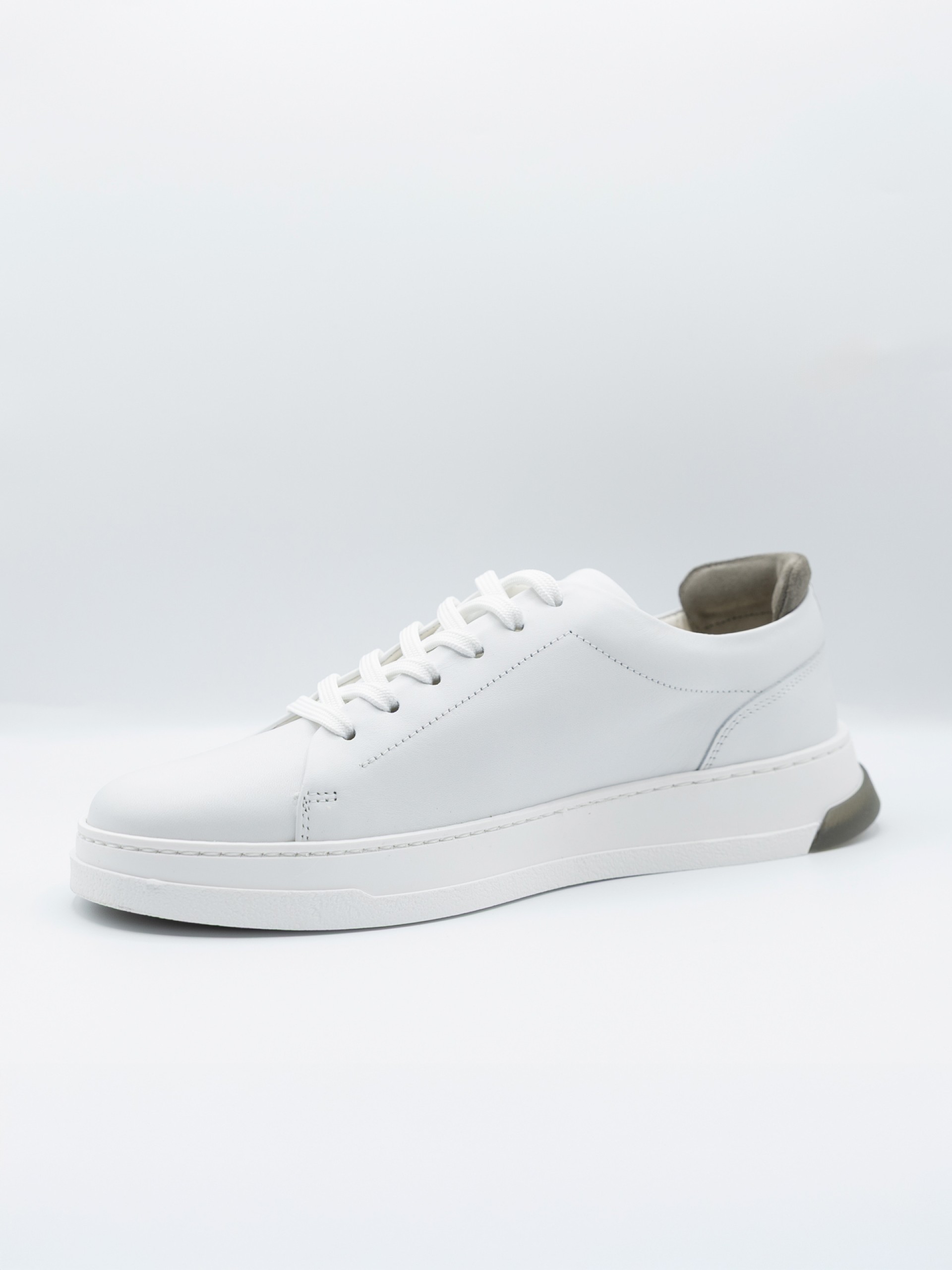 Polished leather ballet flat